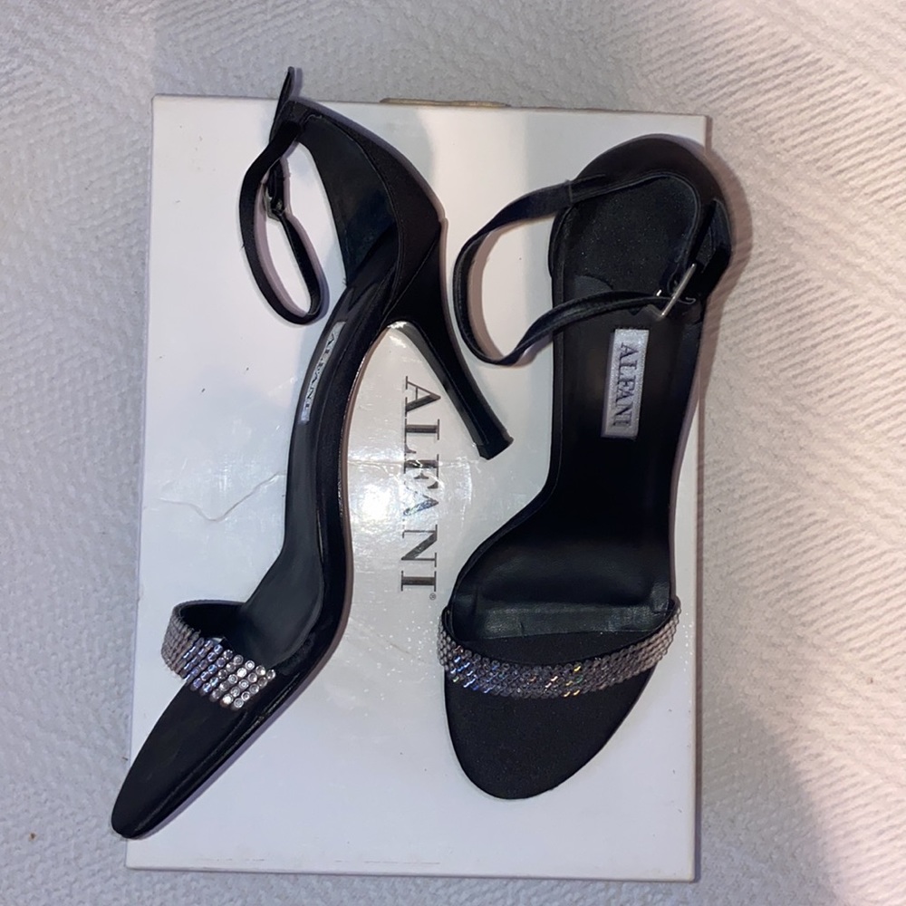 Womens Heels - Picture 2 of 3